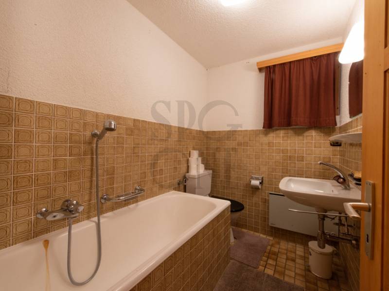Kompaktes Bad mit Badewanne und WC