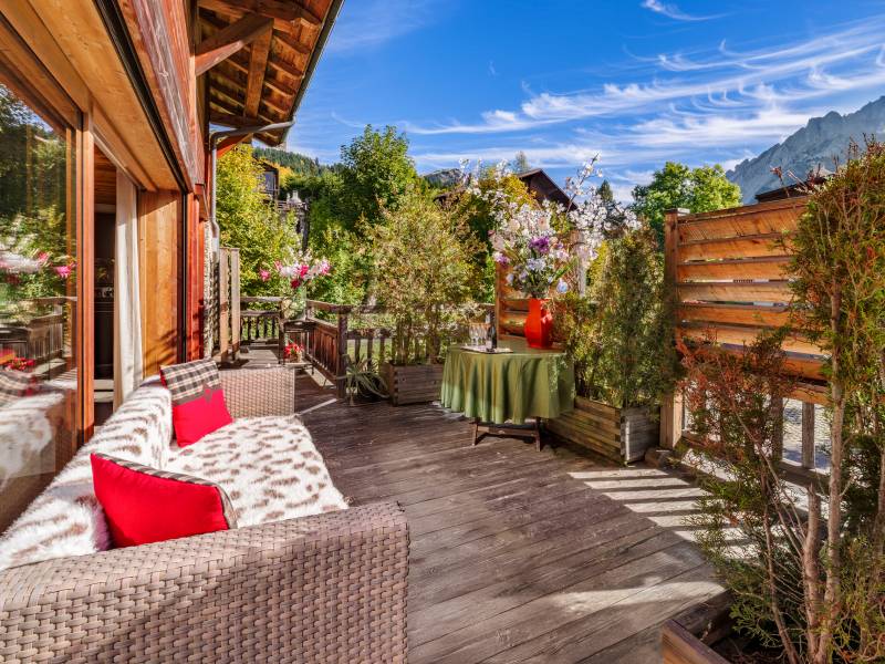 Alpen-Terrasse mit Sitzbereich