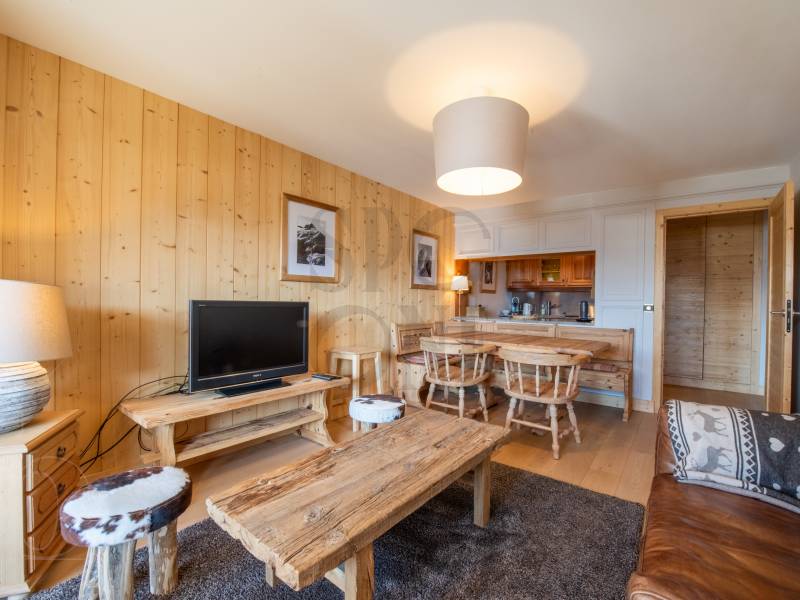 Gemütliches Wohn-Esszimmer mit offener Küche