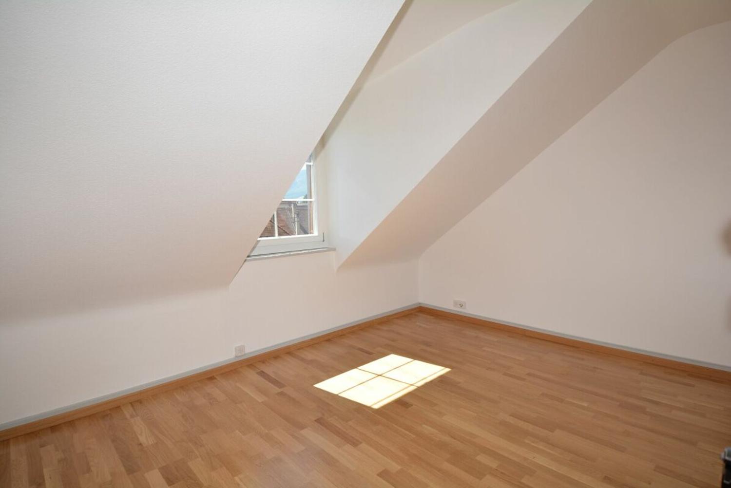 Ausgebauter Dachraum mit Dachschräge