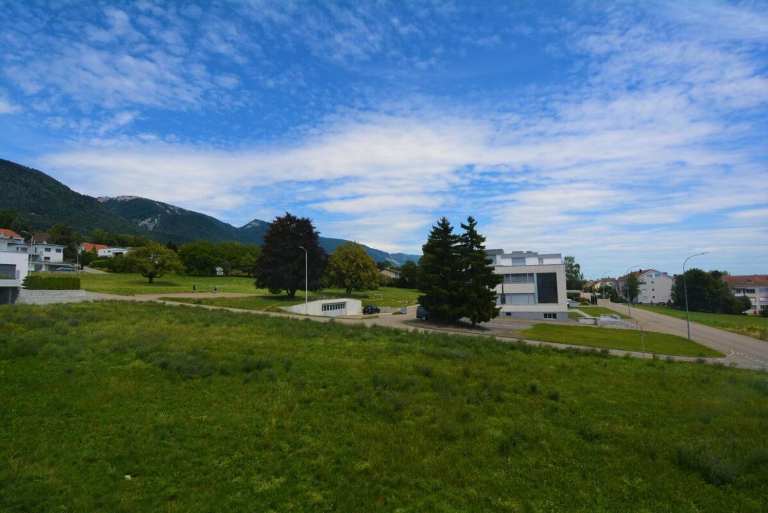 Grüne Wohnlage mit Bergblick