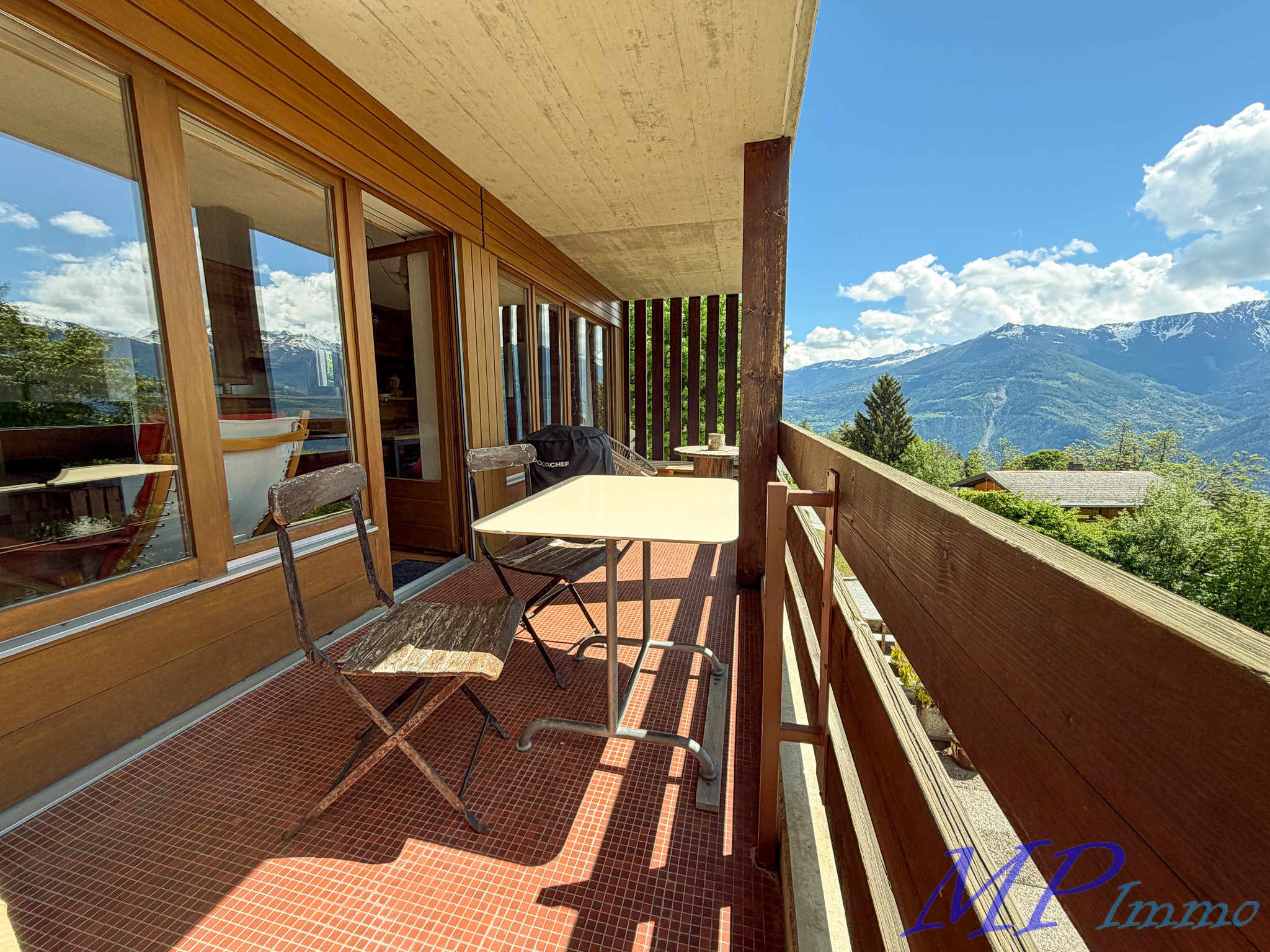 Balkon mit Bergblick
