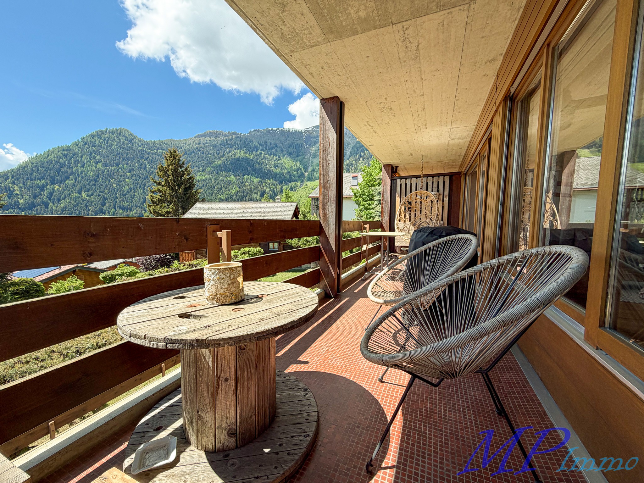 Balkon mit Bergblick