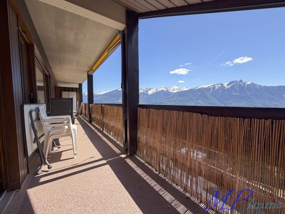 Balkon mit Bergblick