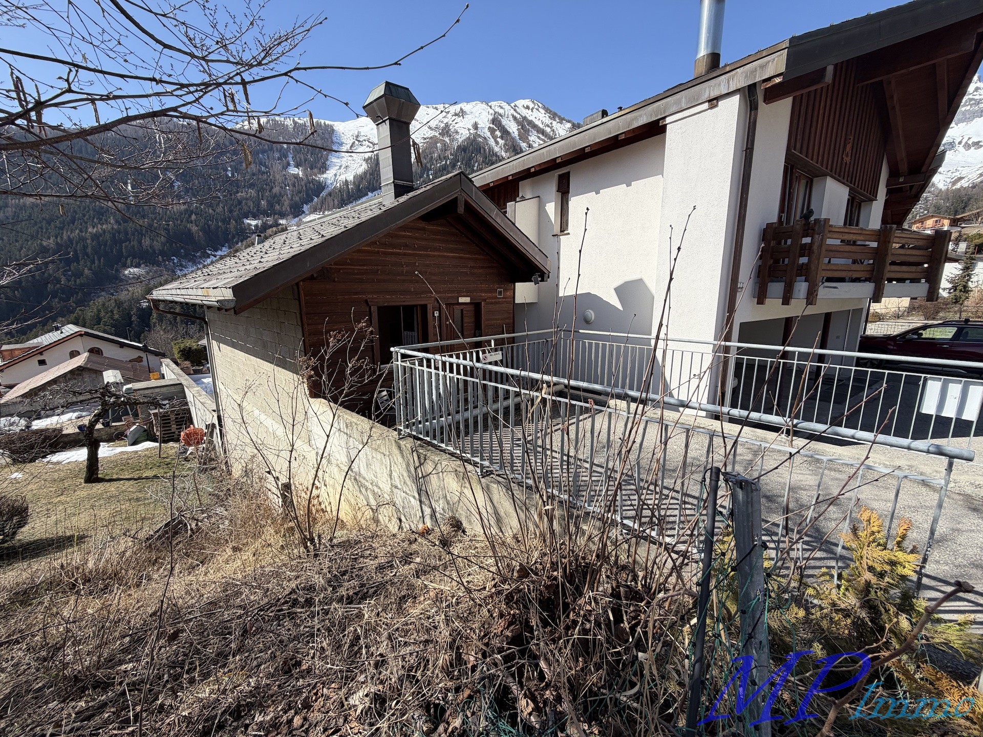 Alpenhaus mit Bergblick