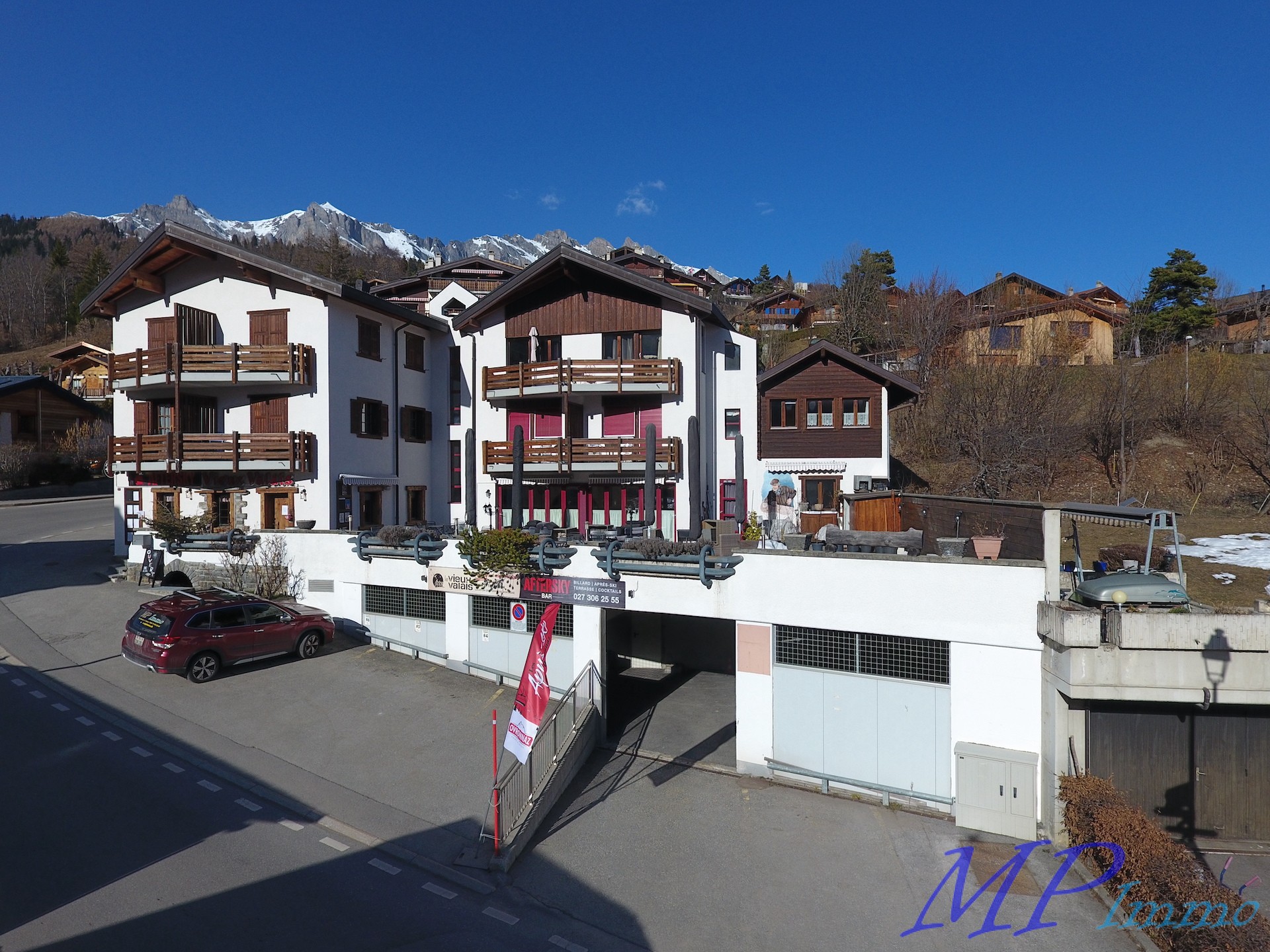 Alpenresort mit Chaletgebäuden