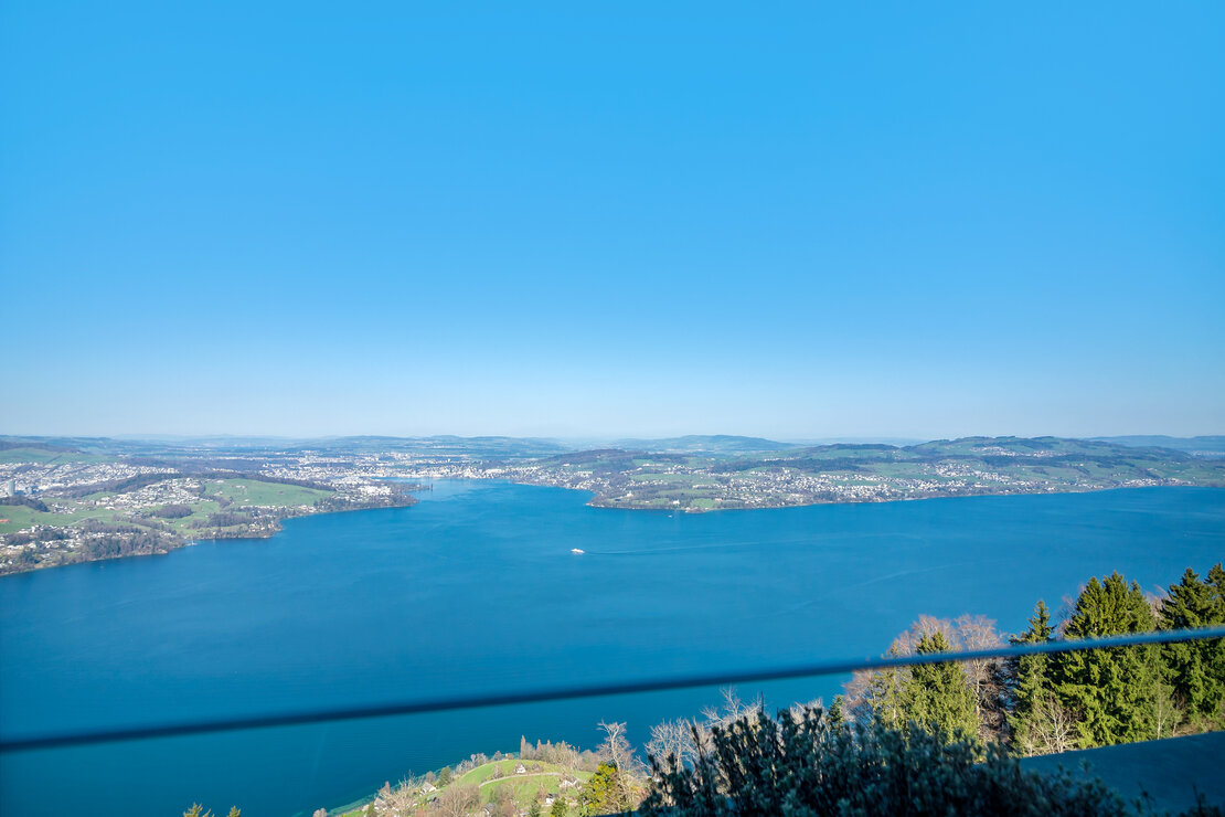 Panoramablick auf einen See