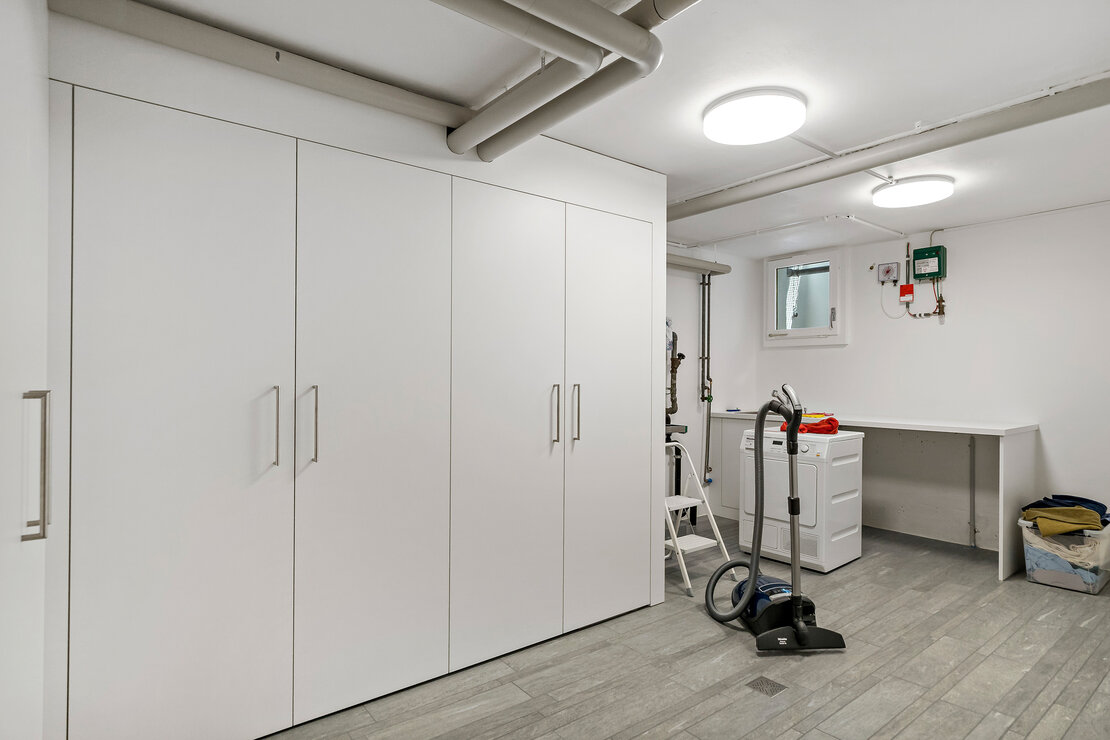 Hauswirtschaftsraum mit Einbauschränken