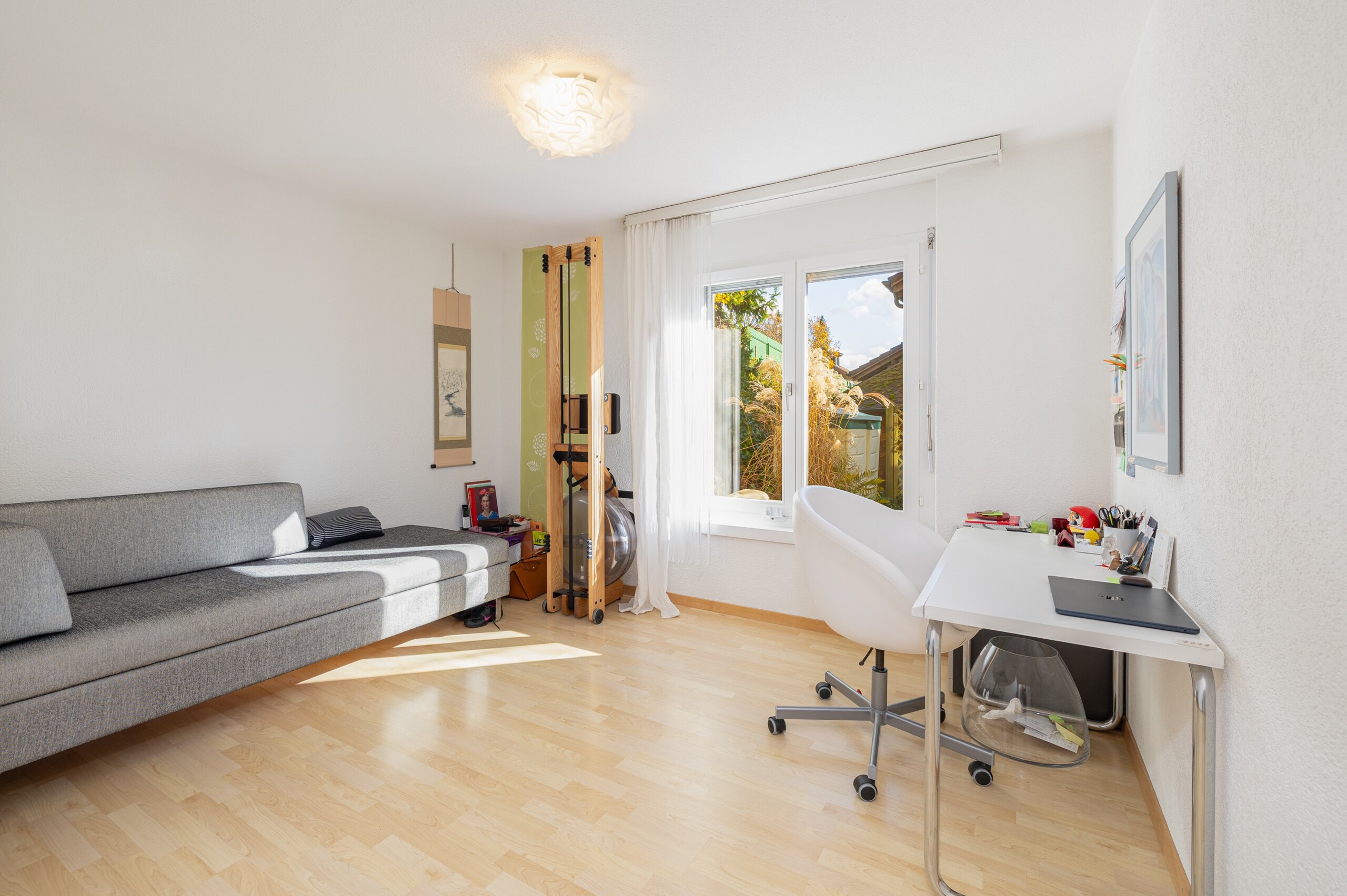 Helles Arbeits- und Wohnzimmer