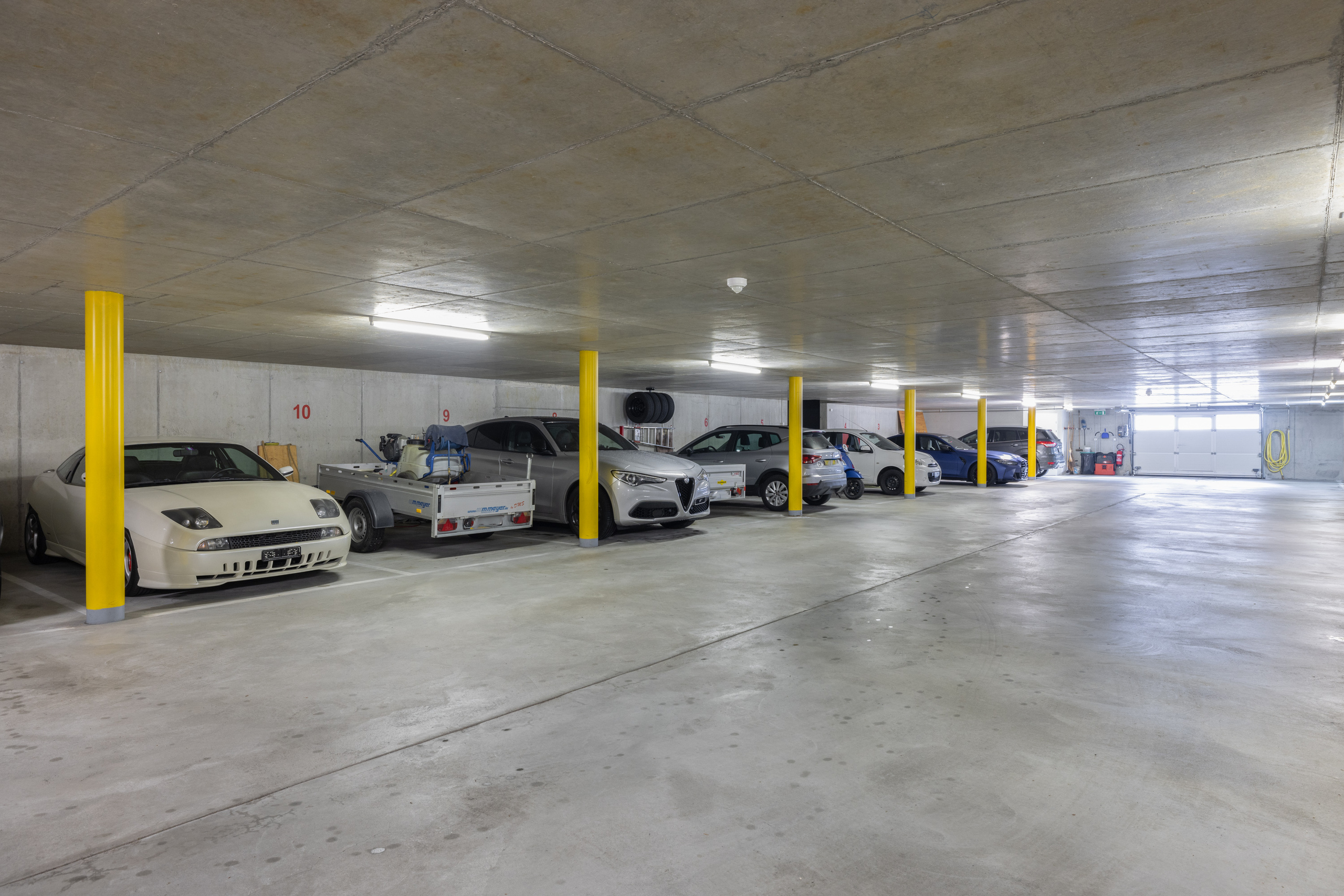 Tiefgarage mit Stellplätzen