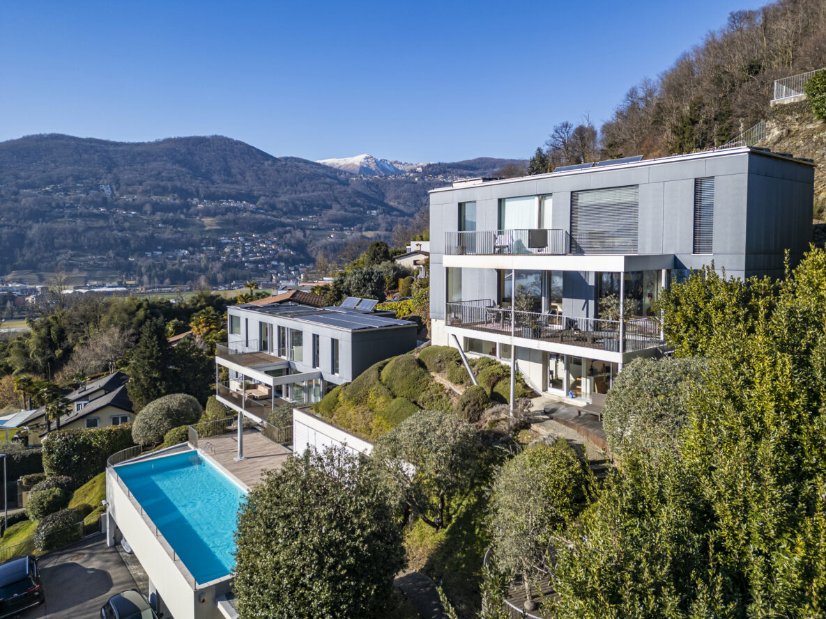 Moderne Villa mit Pool und Bergblick