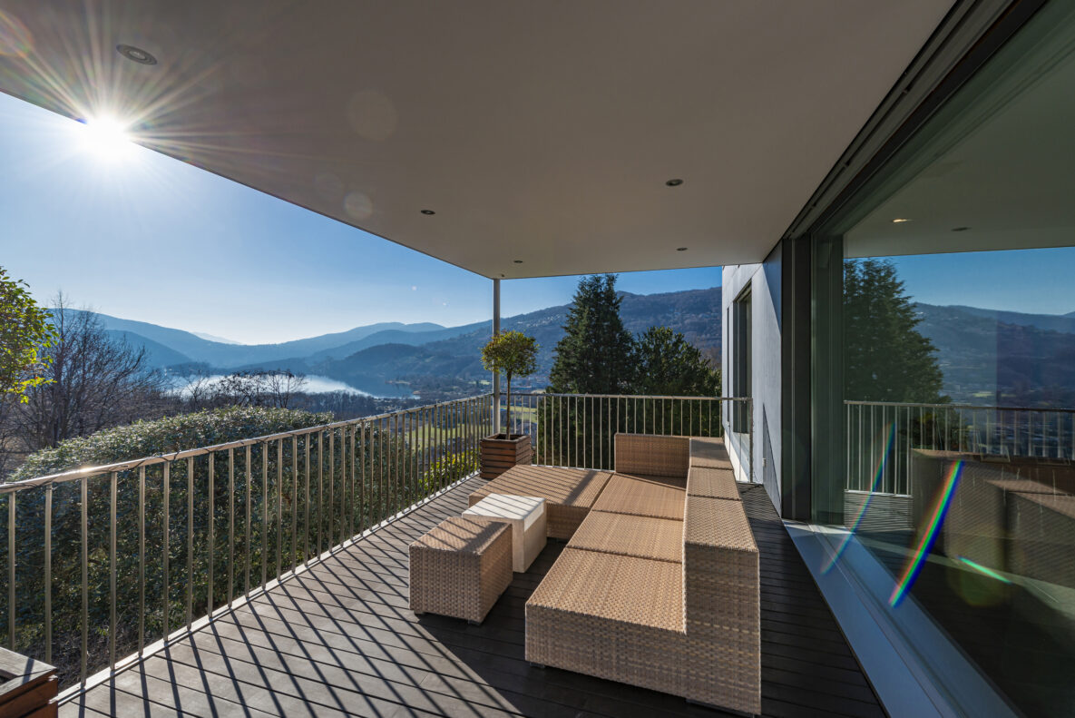 Überdachte Terrasse mit Bergblick