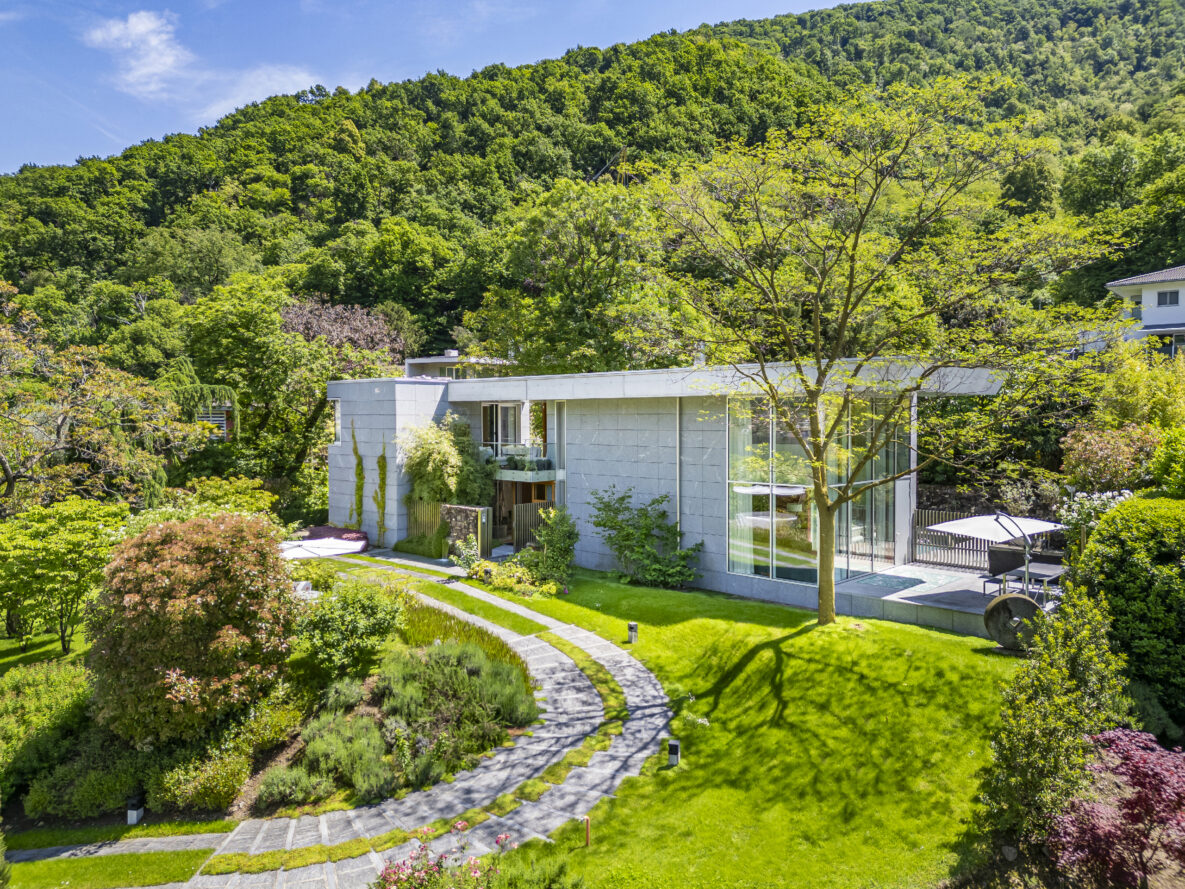 Moderne Villa mit großzügigem Garten