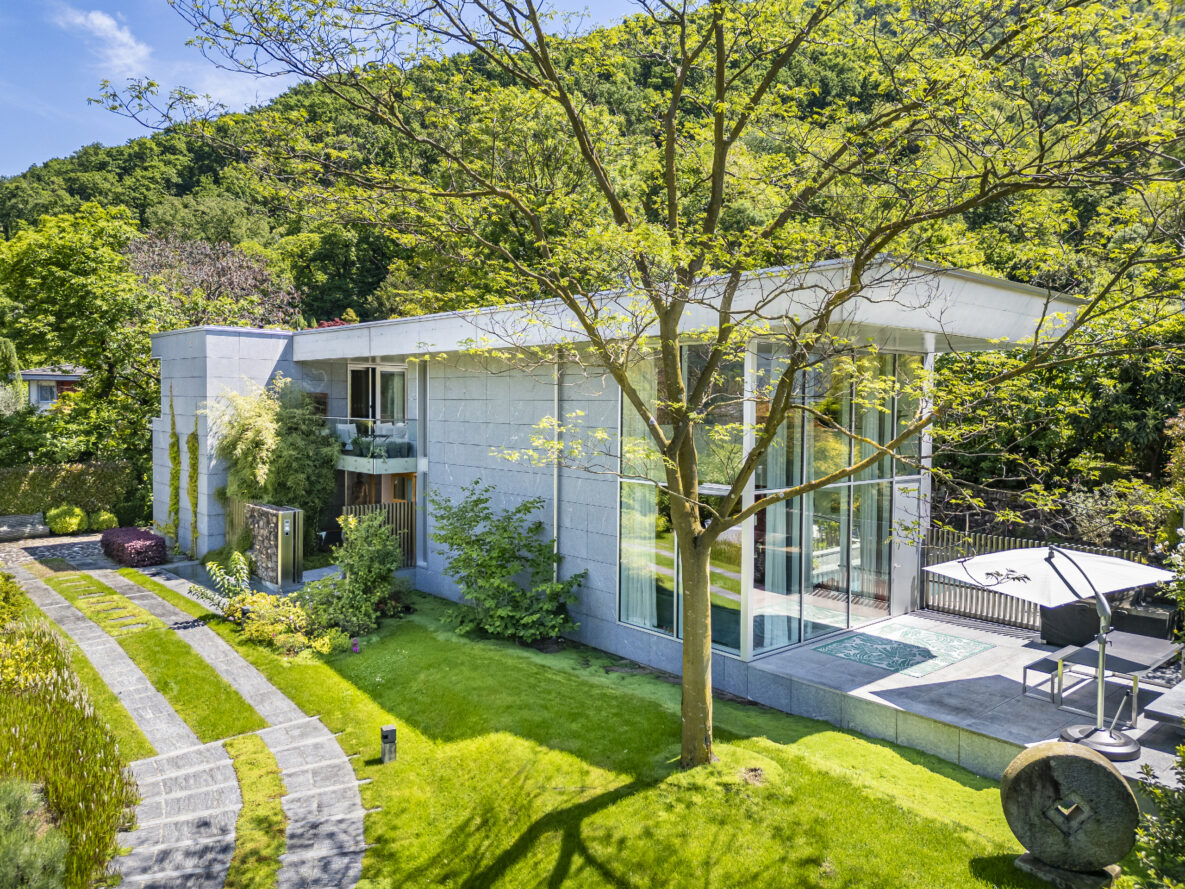 Moderne Villa im Grünen