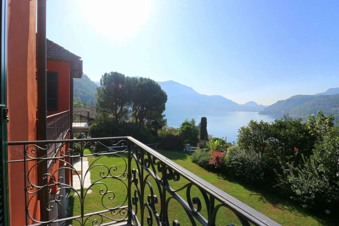 Balkon mit Seeblick