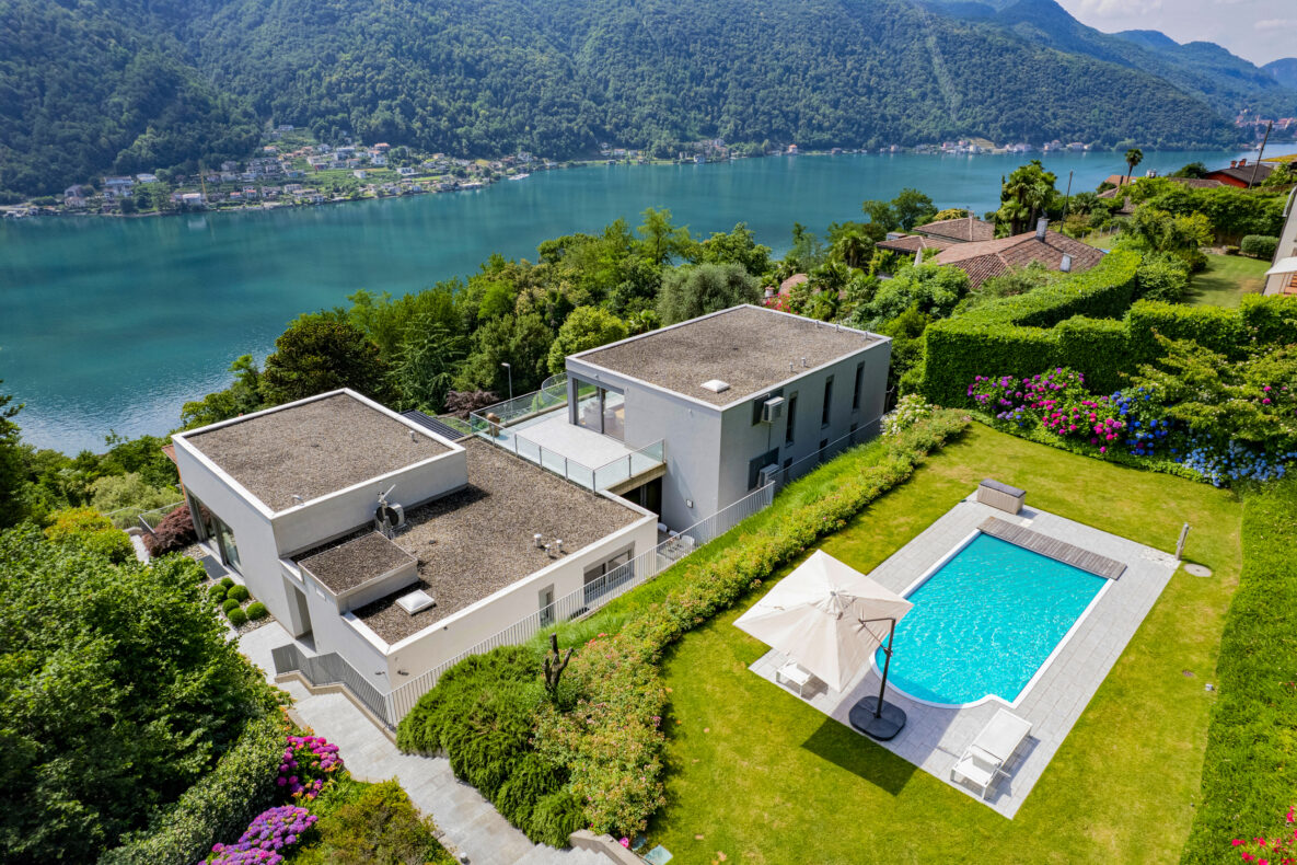 Luxusvilla mit Pool und Seeblick