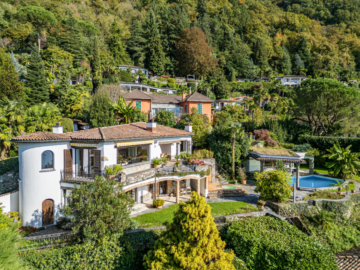 Ländliche Villa mit Pool und üppigem Garten