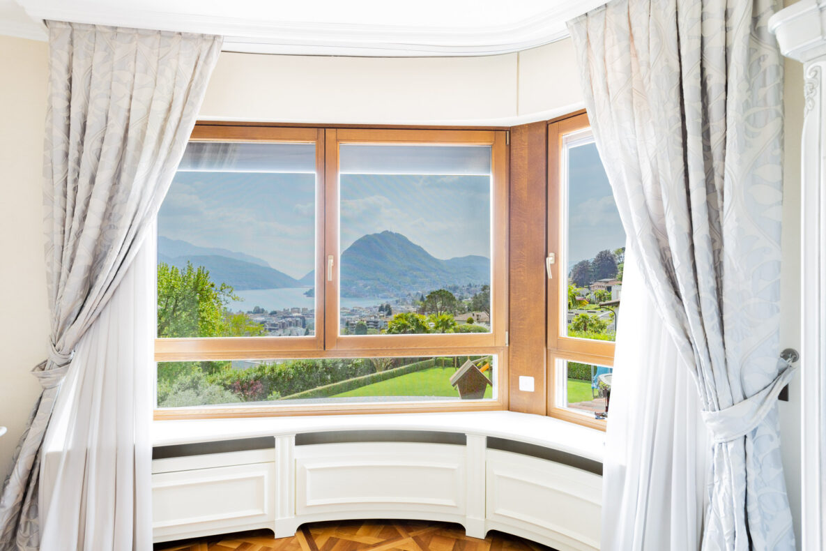 Fensterbank mit Panoramablick