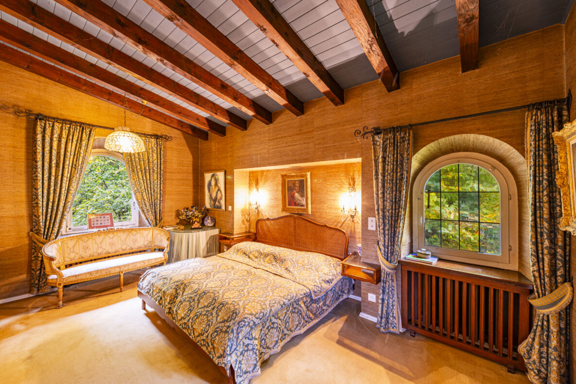 Schlafzimmer mit rustikal-em mediterranem Flair