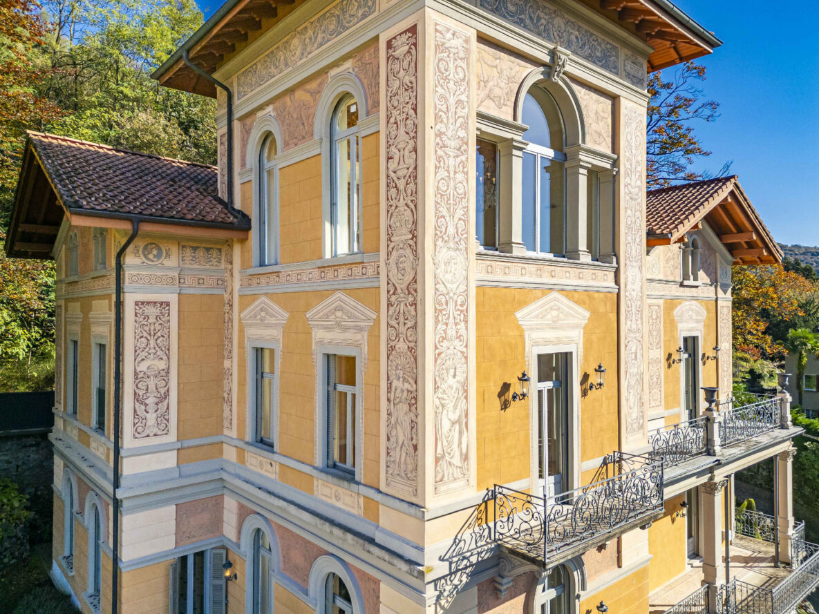 Historische Villa mit verzierter Fassade