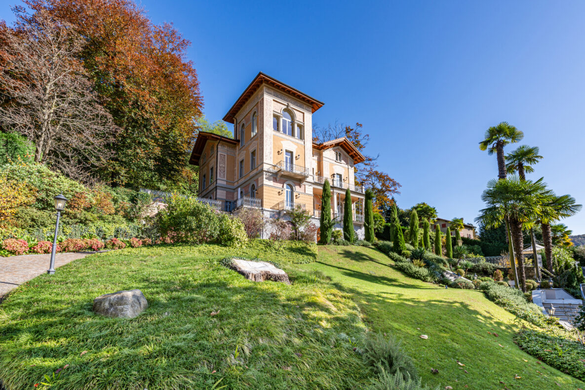 Historische Villa mit terrassiertem Garten