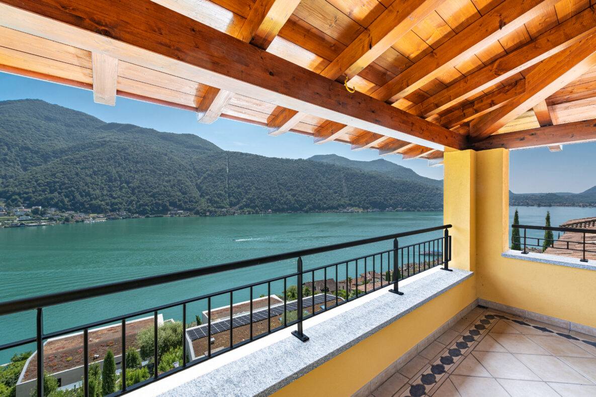 Balkon mit Seeblick