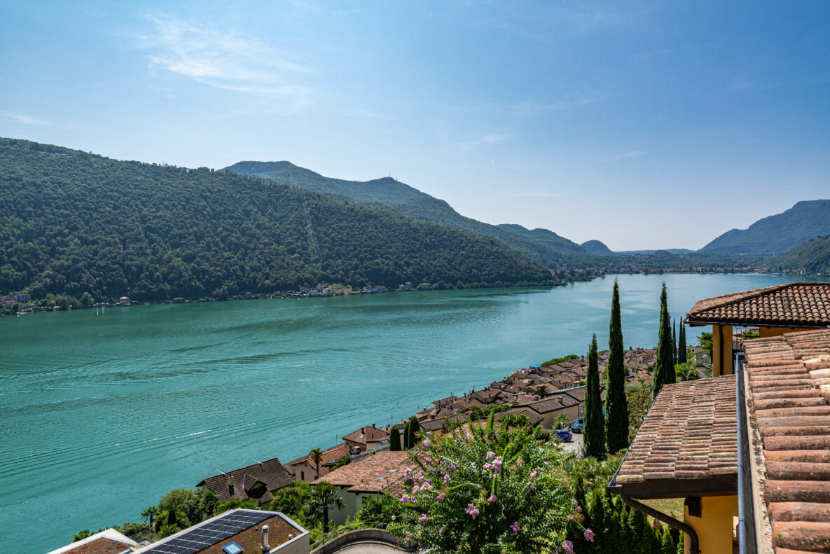 Seeblick von einem Hanggrundstück
