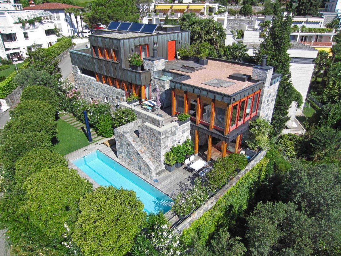 Luxuriöse Villa mit Pool und großer Dachterrasse
