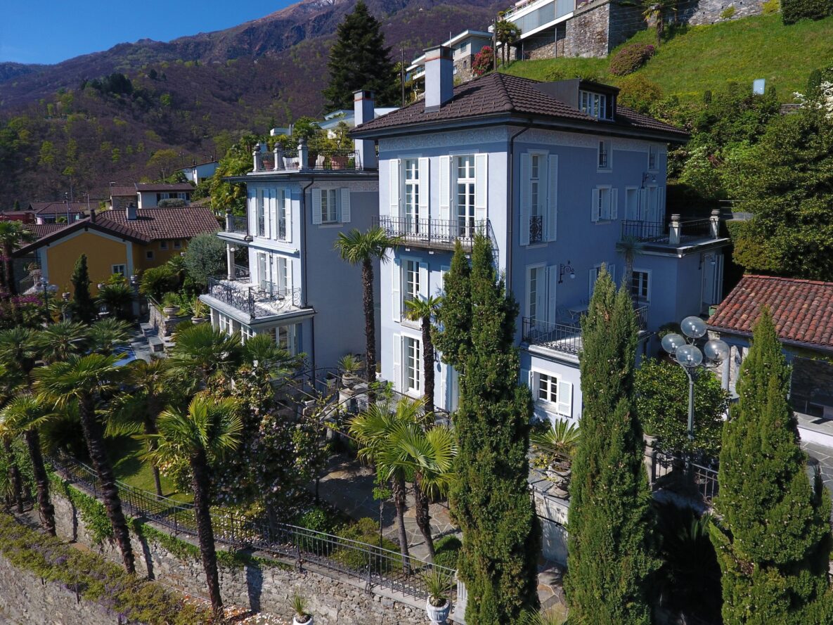Elegante Villa am Hang