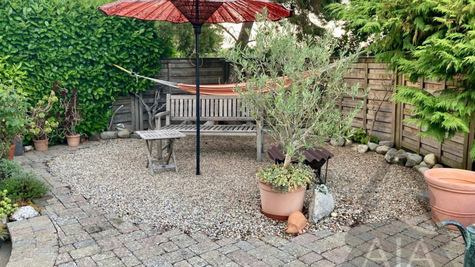 Gemütlicher Garten-Sitzbereich