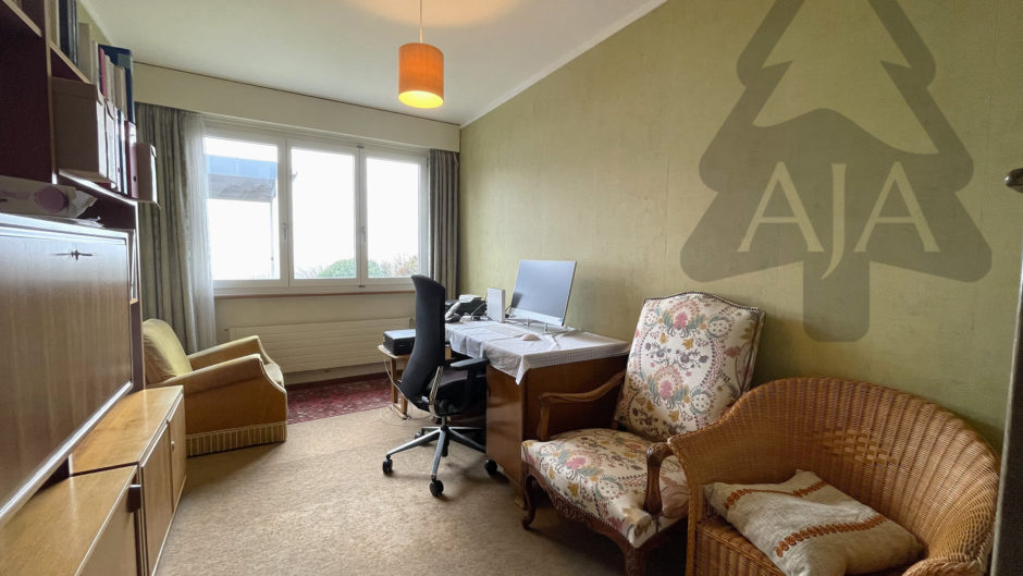 Arbeitszimmer mit Tageslicht