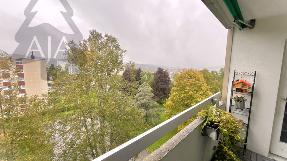 Balkon mit Grünblick