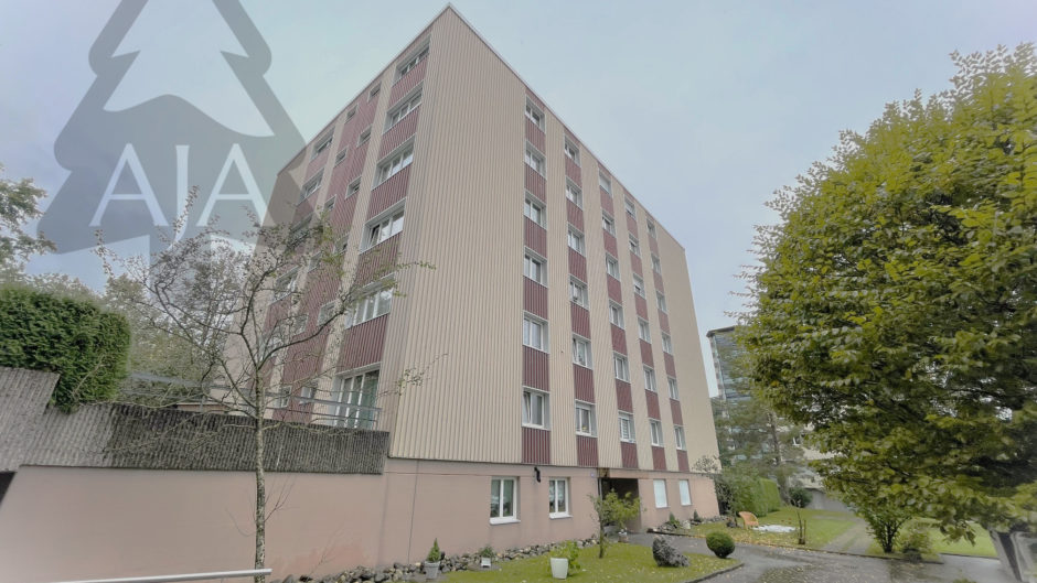 Mehrfamilienhaus mit begrüntem Umfeld