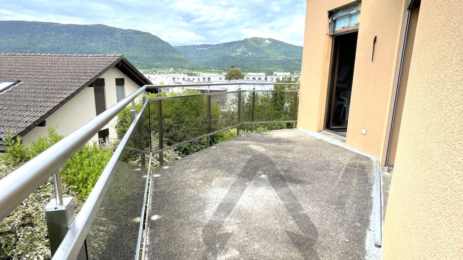 Balkon mit Bergblick