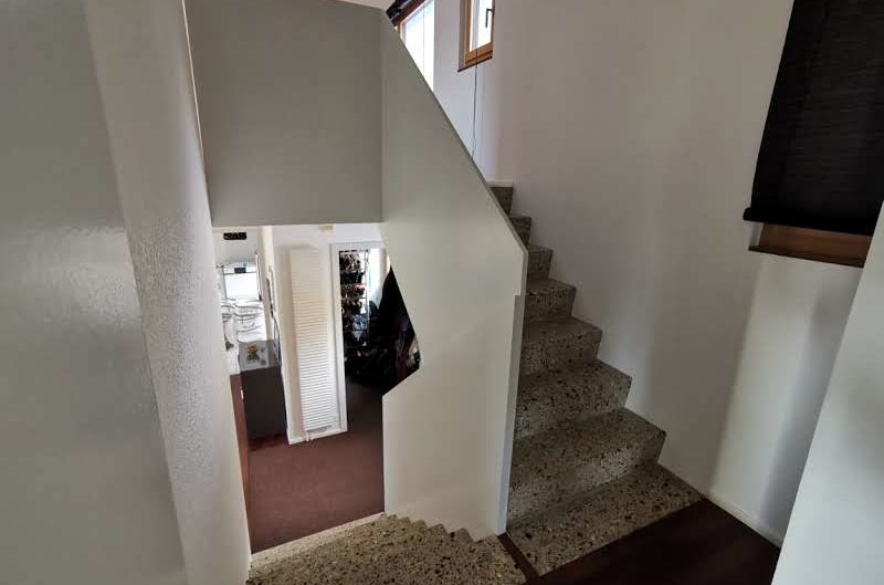 Treppenhaus mit Blick in den Flur