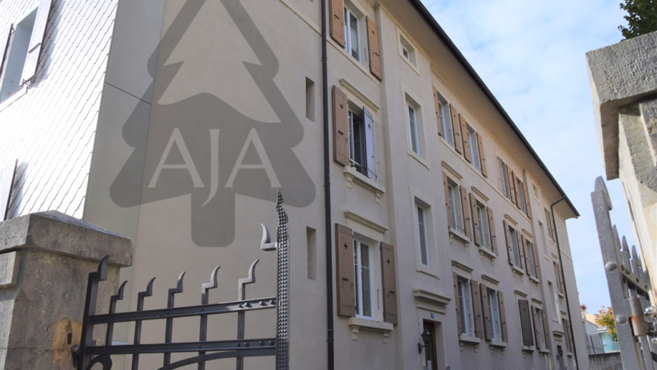 Mehrfamilienhaus mit Innenhofzugang