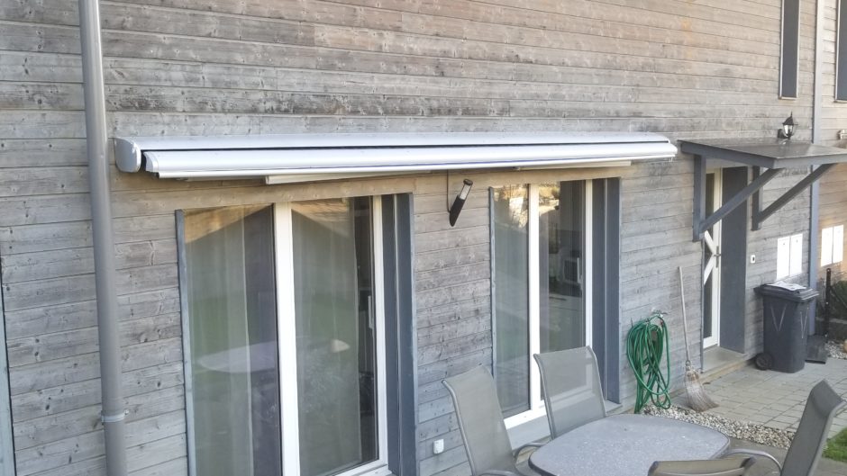 Terrasse an der Hausfassade
