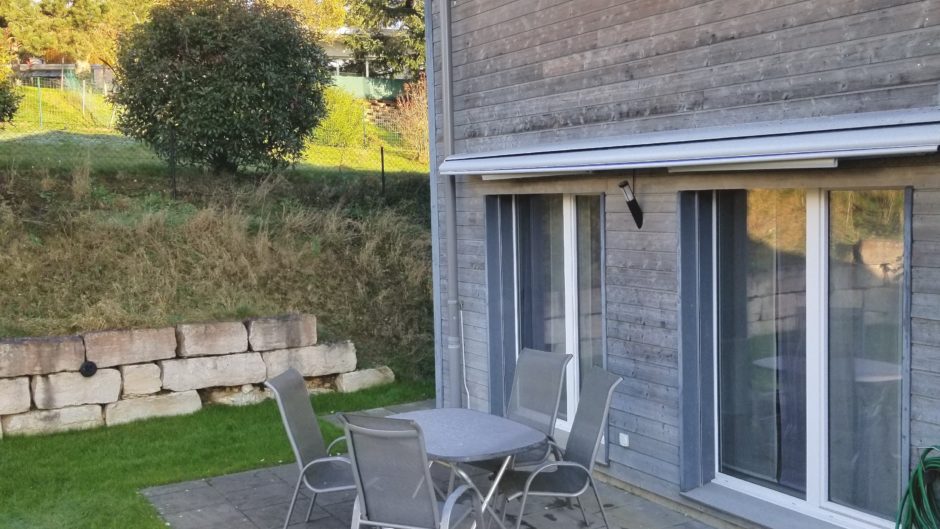 Terrasse an der Holzfassade