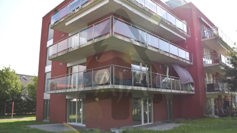 Mehrfamilienhaus mit Balkonen