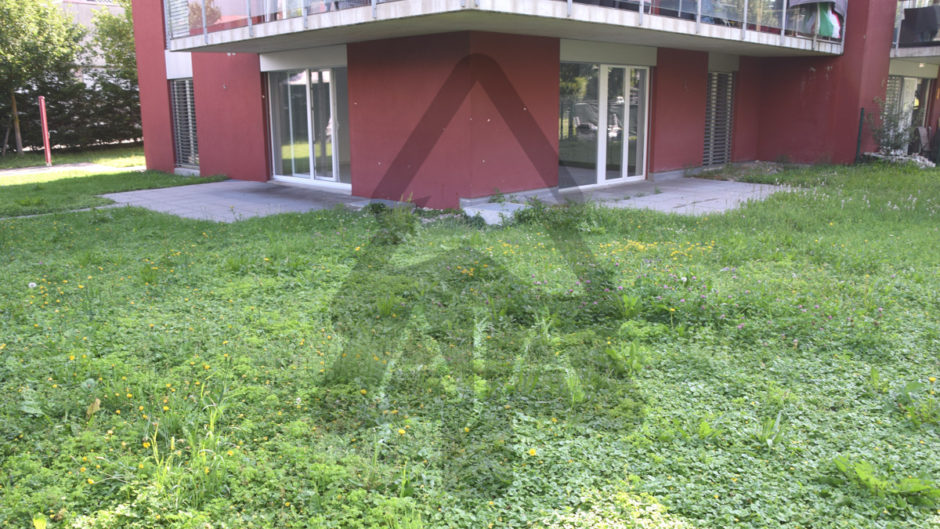 Wohnhaus mit Garten im Erdgeschoss