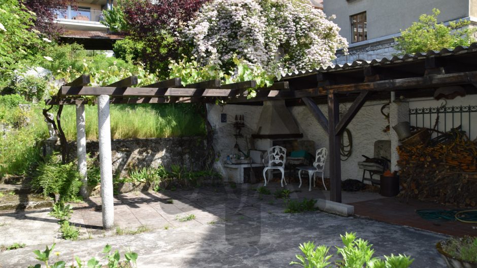 Garten- und Terrassenbereich mit Pergola