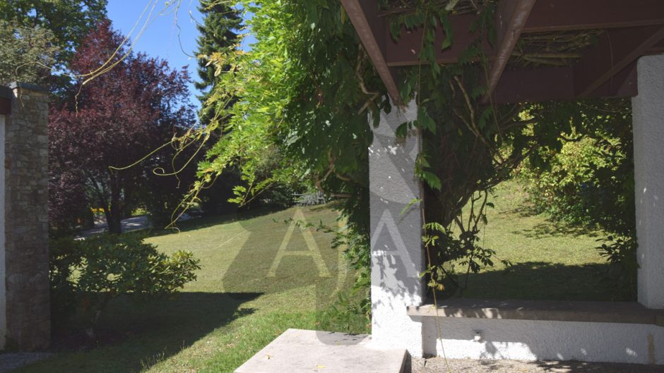 Garten mit Pergola
