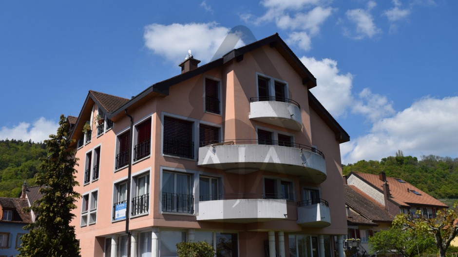 Mehrfamilienhaus mit Balkonen