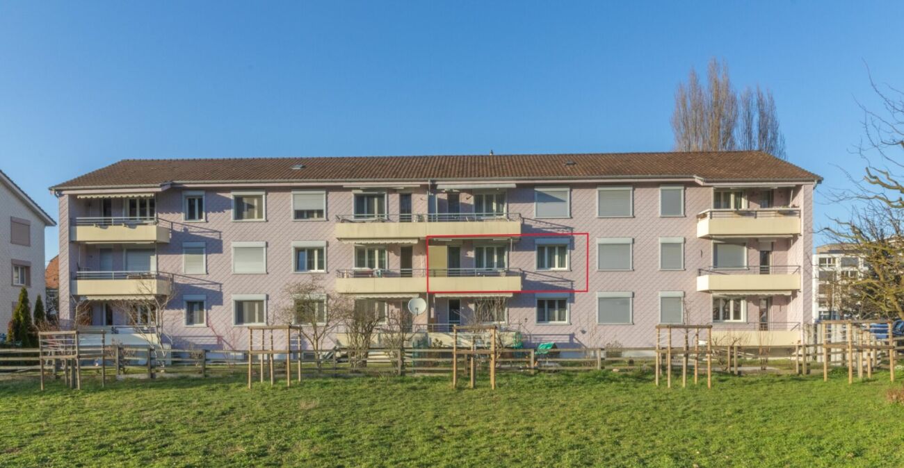 Mehrfamilienhaus mit Balkonen