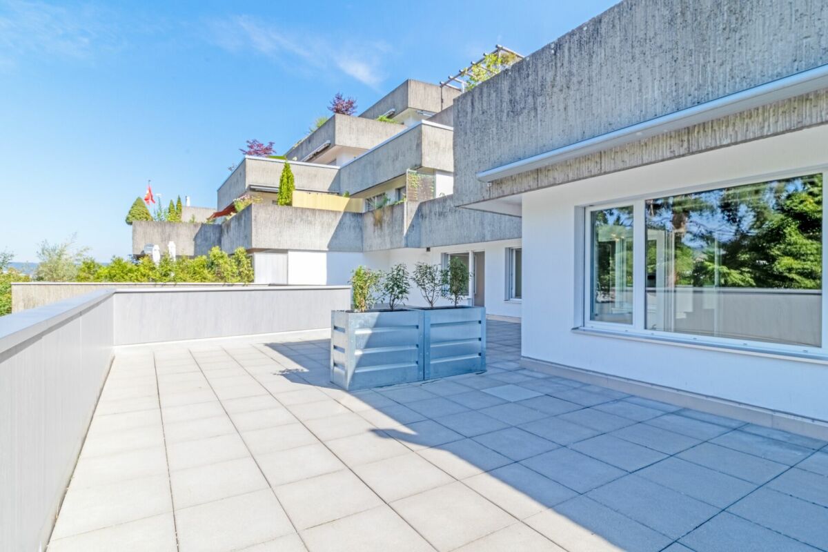 Dachterrasse mit Betonarchitektur