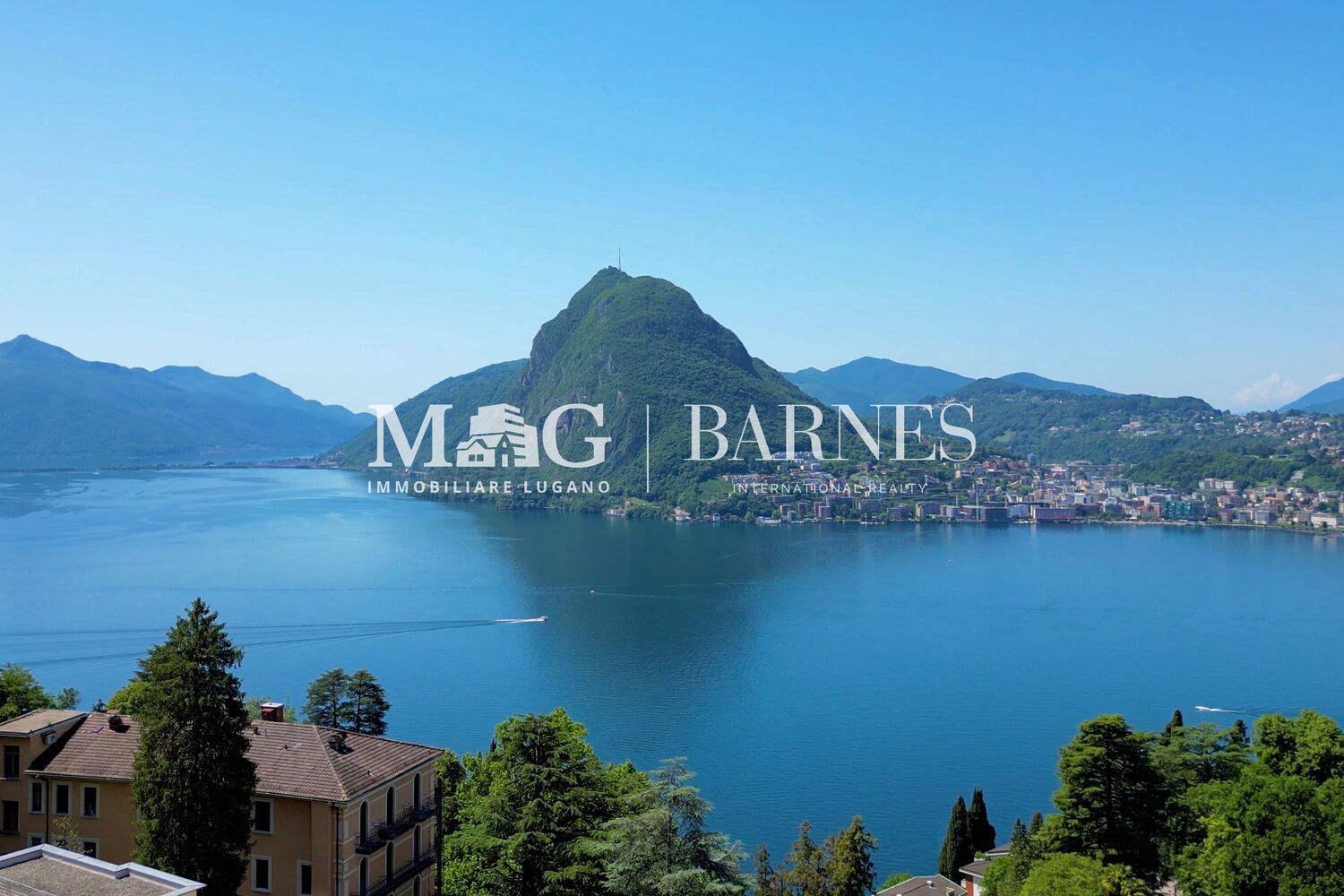 Seeblick mit Bergpanorama
