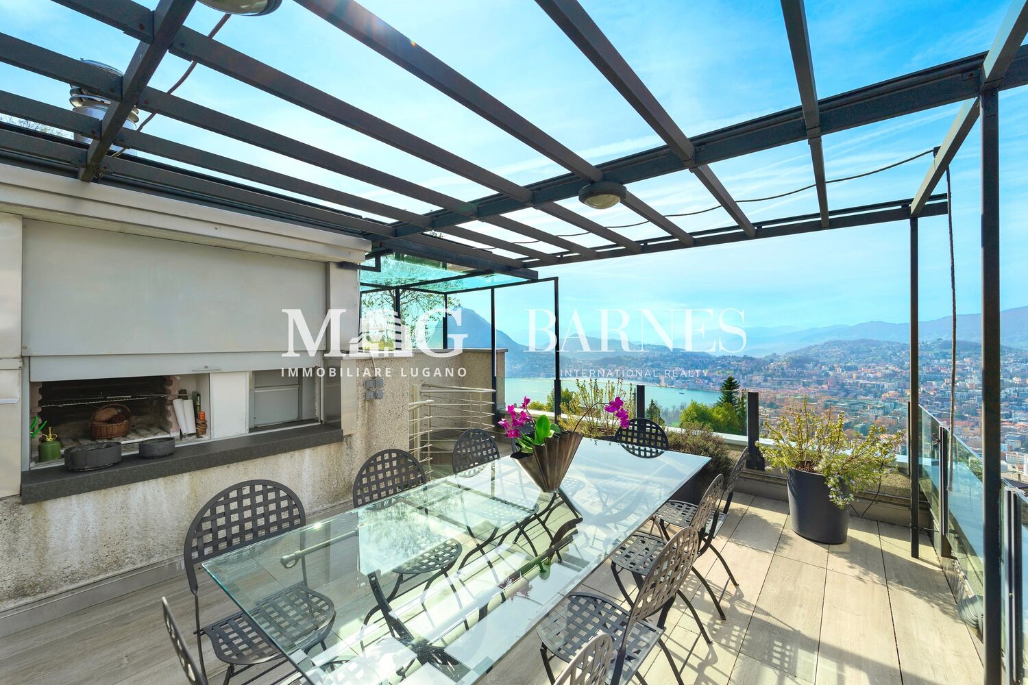 Terrasse mit Panoramablick
