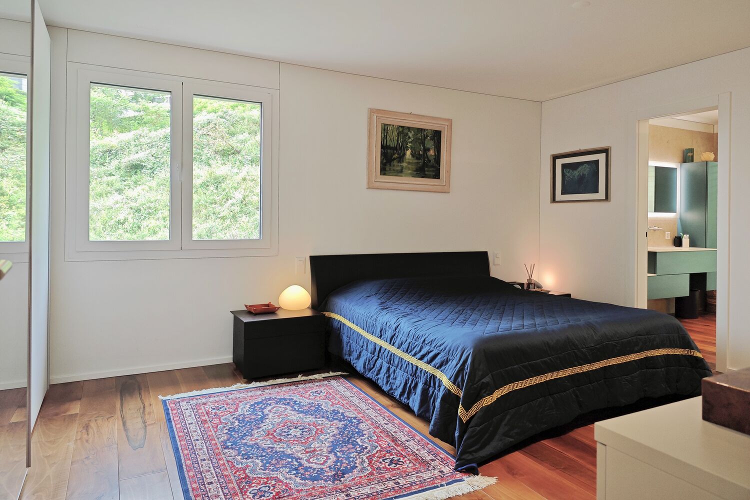 Schlafzimmer mit Blick ins Grüne