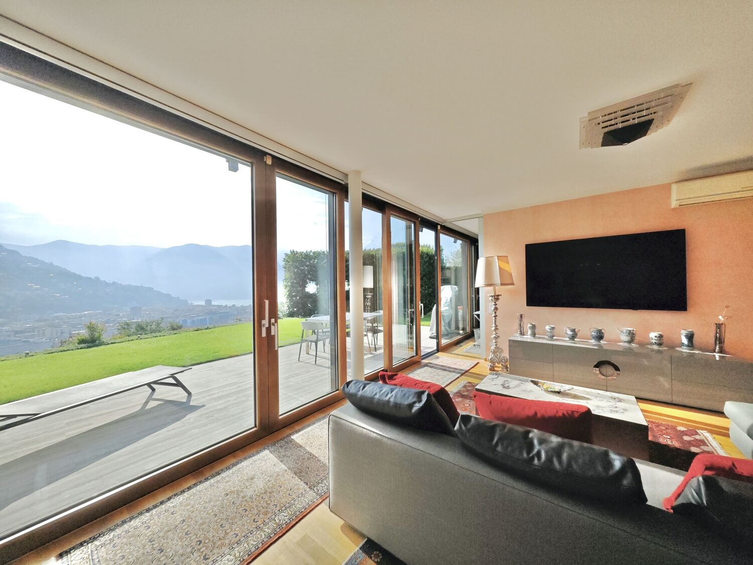 Wohnzimmer mit Panoramablick