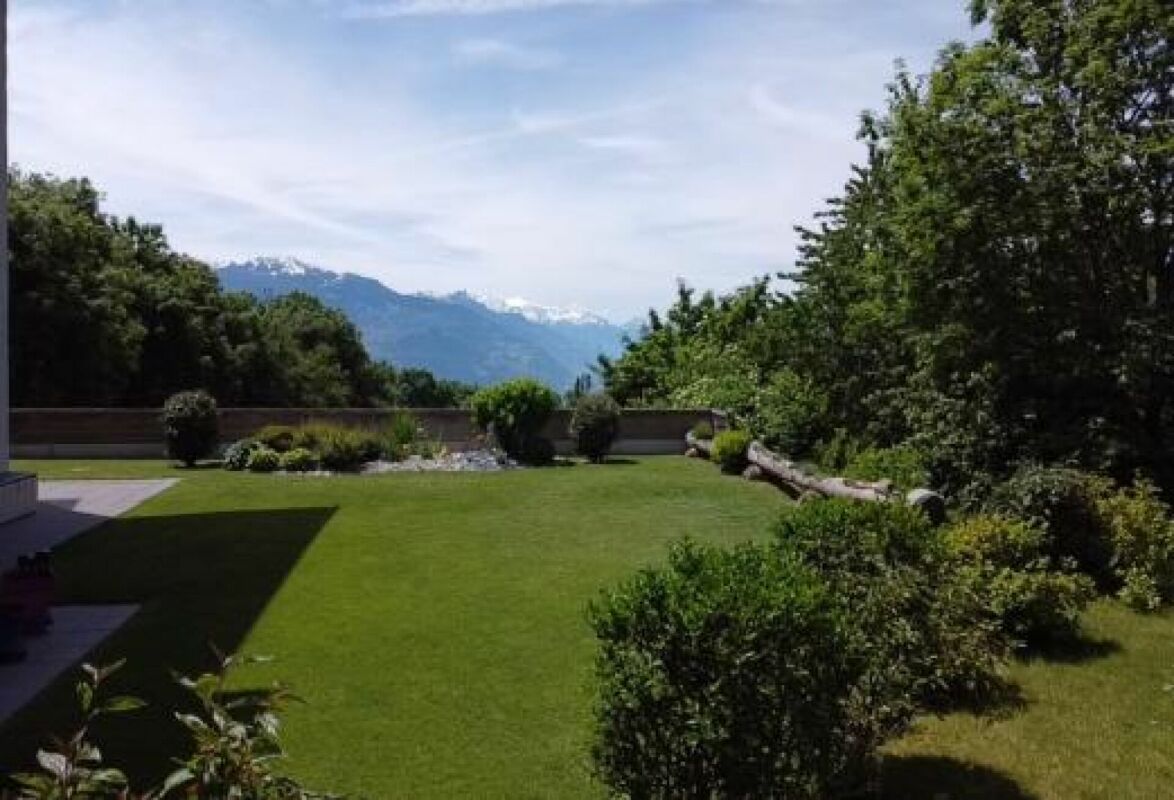 Garten mit Bergblick